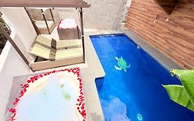 Lujoso y Amplio Loft con alberca climatizada! Amplia y elegante cama para alberca, Cuernavaca somos los únicos en ofrecerte 2 jacuzzis premium con agua caliente y sistema de hidromasaje tipo Spa, terraza panorámica con asador de carbon y mas amenidad